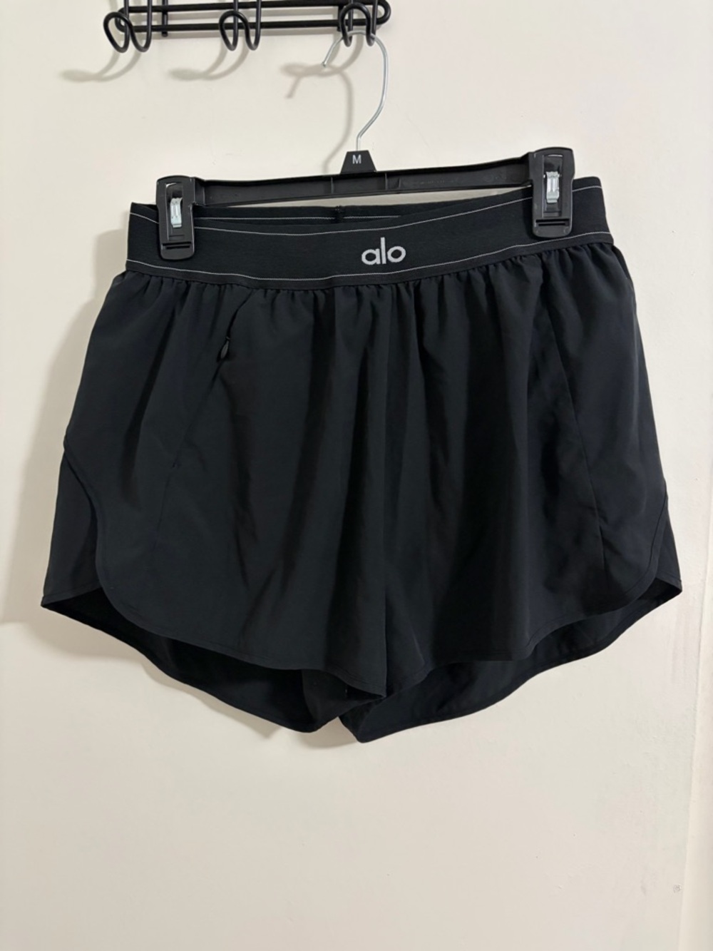 ALO Yoga Match Point black sz Medium M shorts
